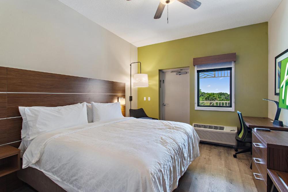 Standard King Room interior