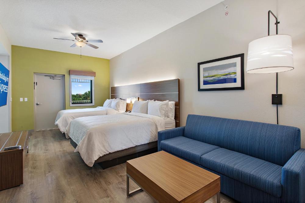 Deluxe Queen Room with Two Queen Beds interior